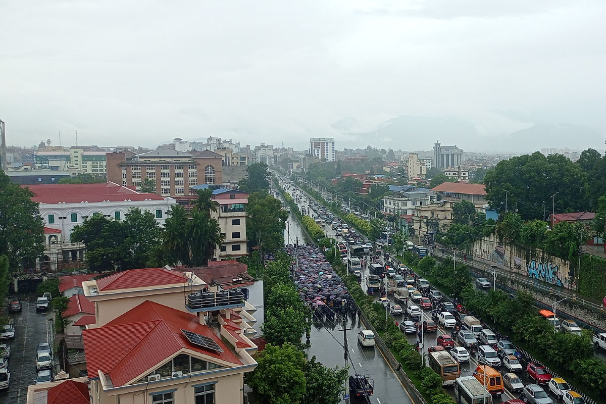 चिकित्सा शिक्षा सराकेकार संघर्ष समितिकाे र्याली